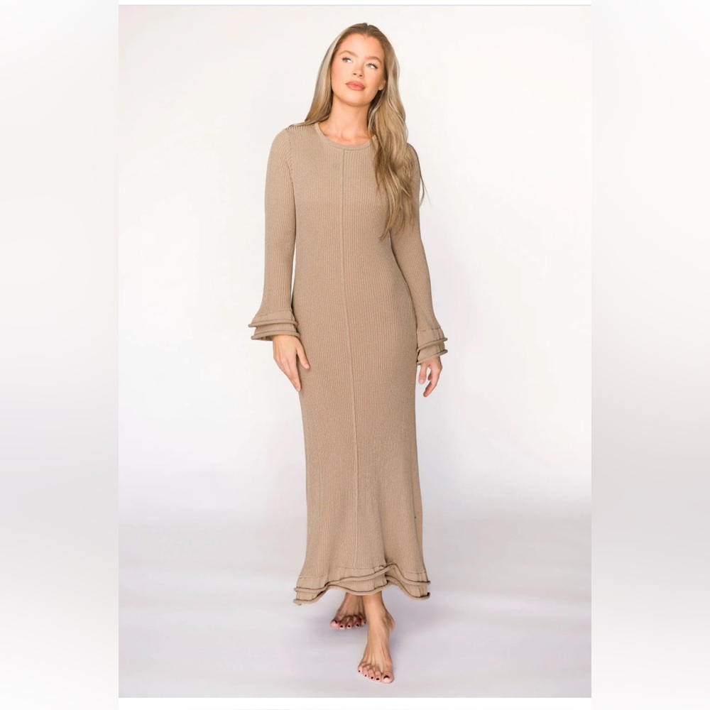Arlet Dress in Taupe
Elegant Tan Maxi Dress